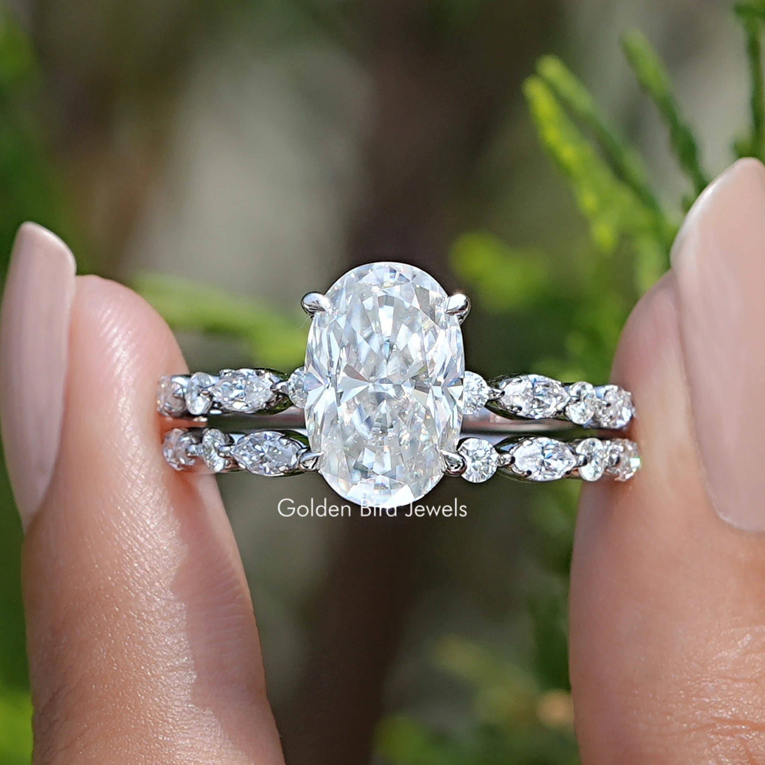 Crushed Ice Oval Cut Bridal Ring Set