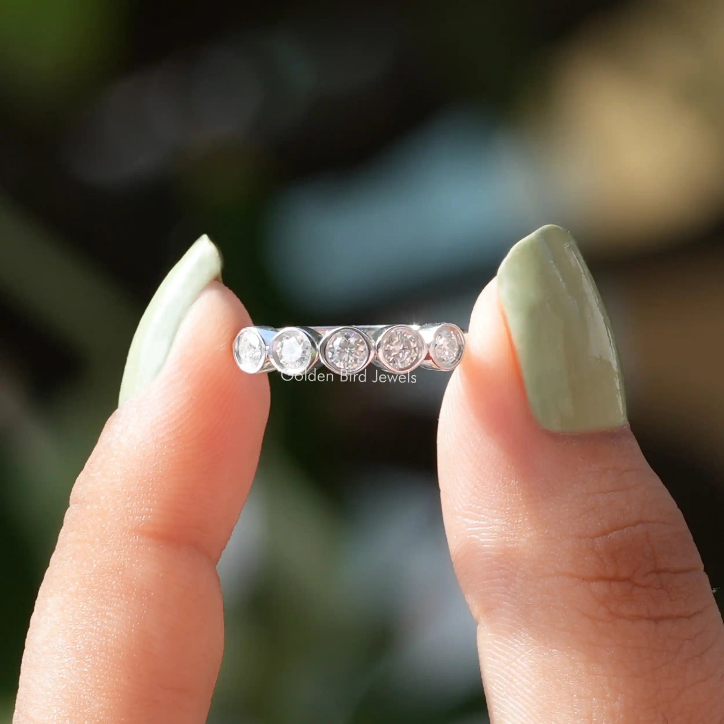 Round stone wedding band discount