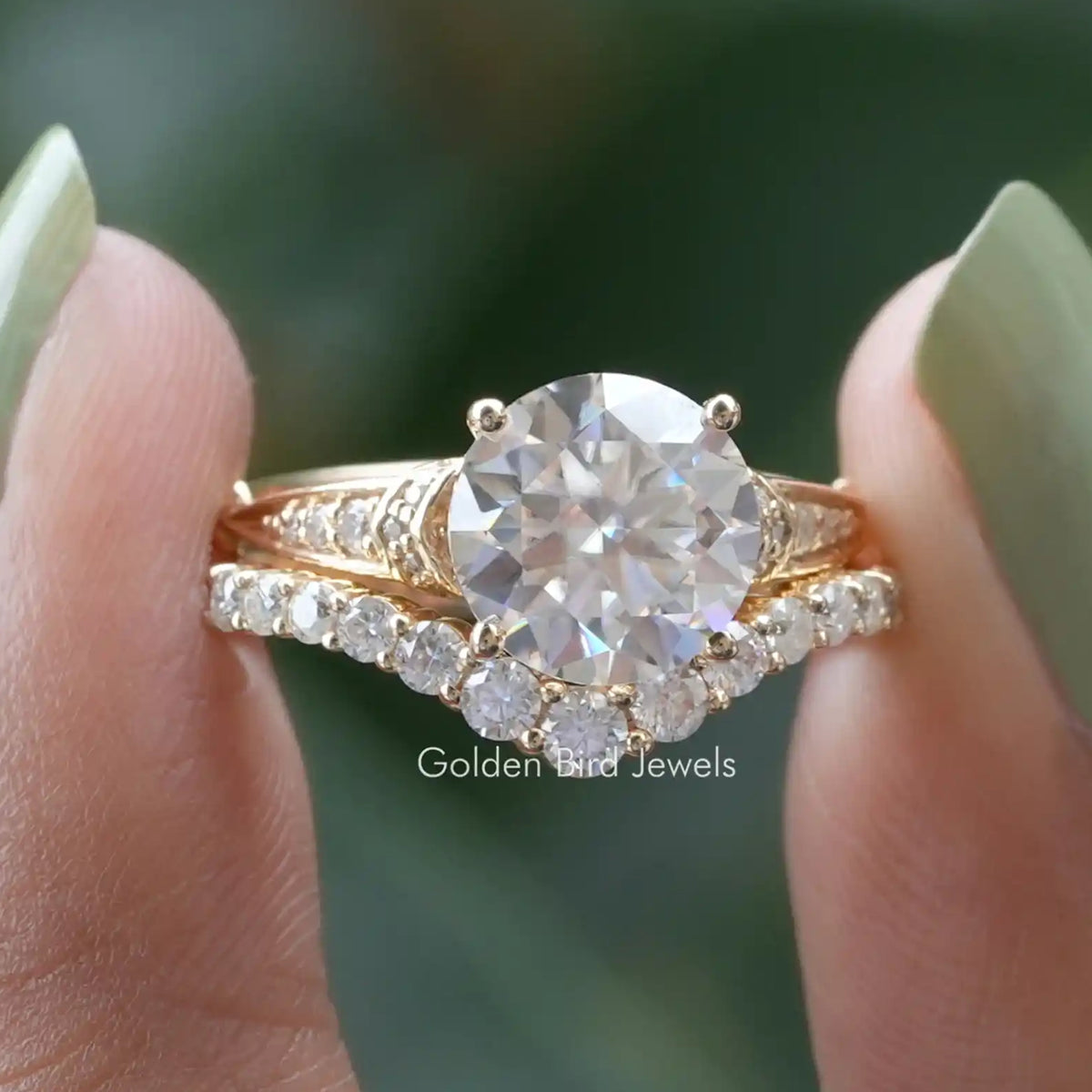 Round Cut Moissanite Accent Stone Ring Set