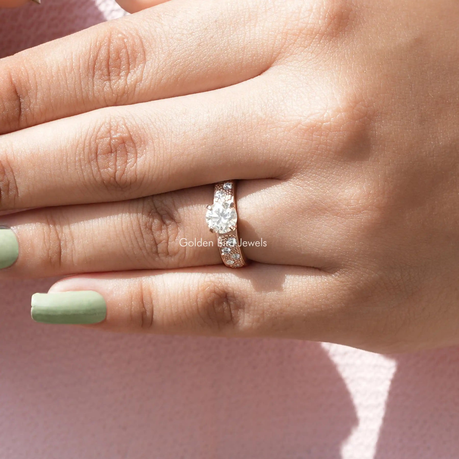Detailed View Of 1 Carat Round Cut Wedding Ring In Yellow gold