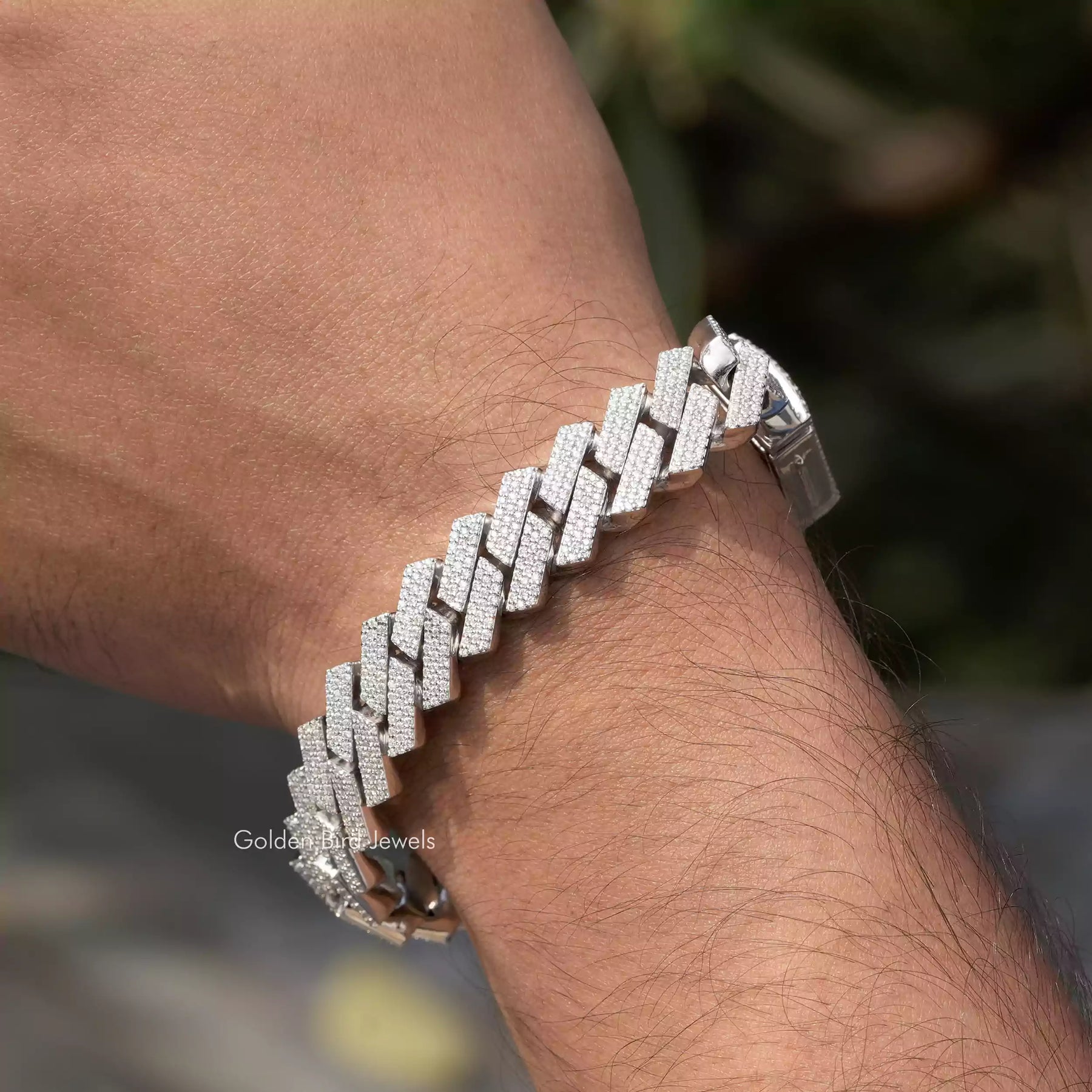 Side view of round Cut Bracelet In white Gold