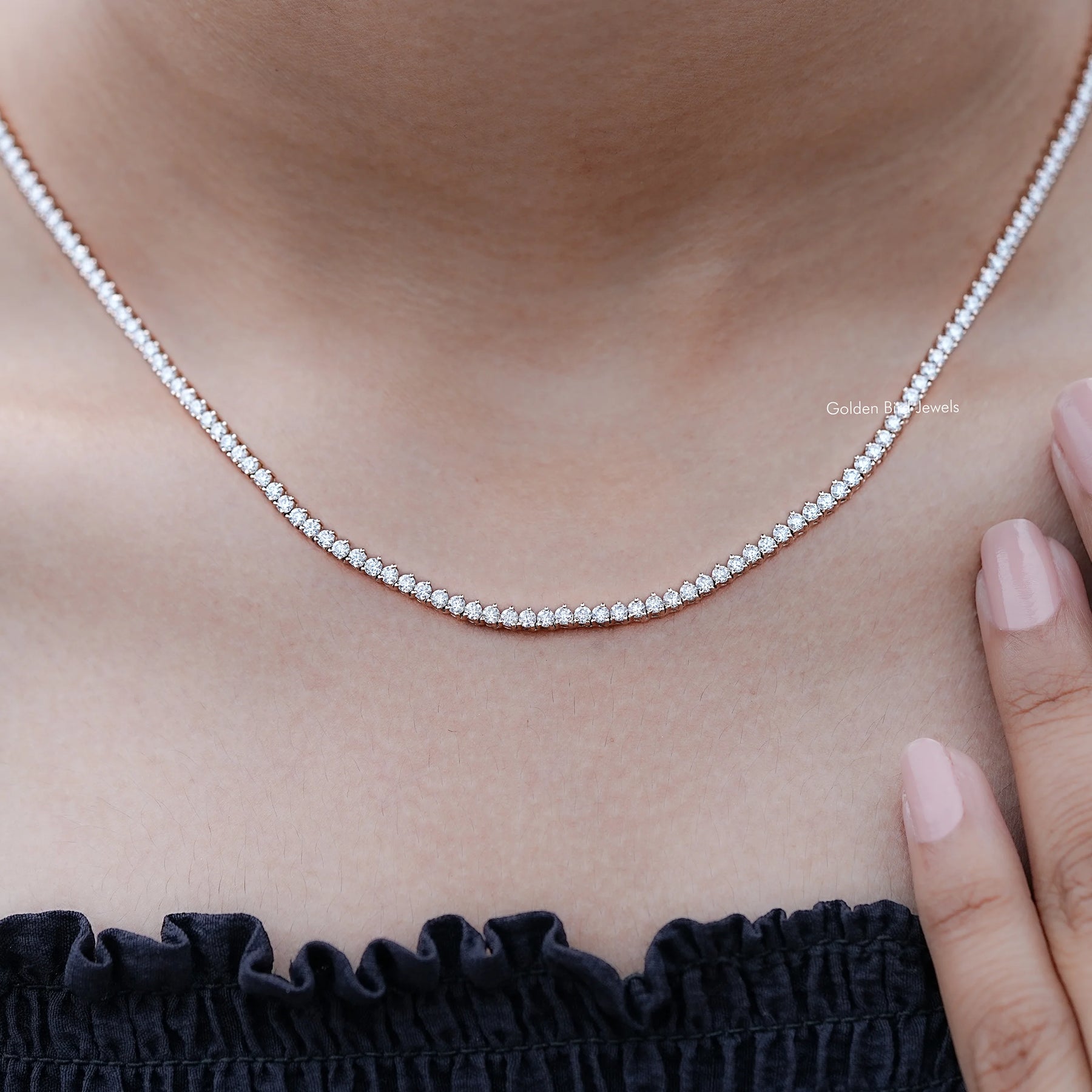 Side Profile of Round Cut Moissanite Pendant