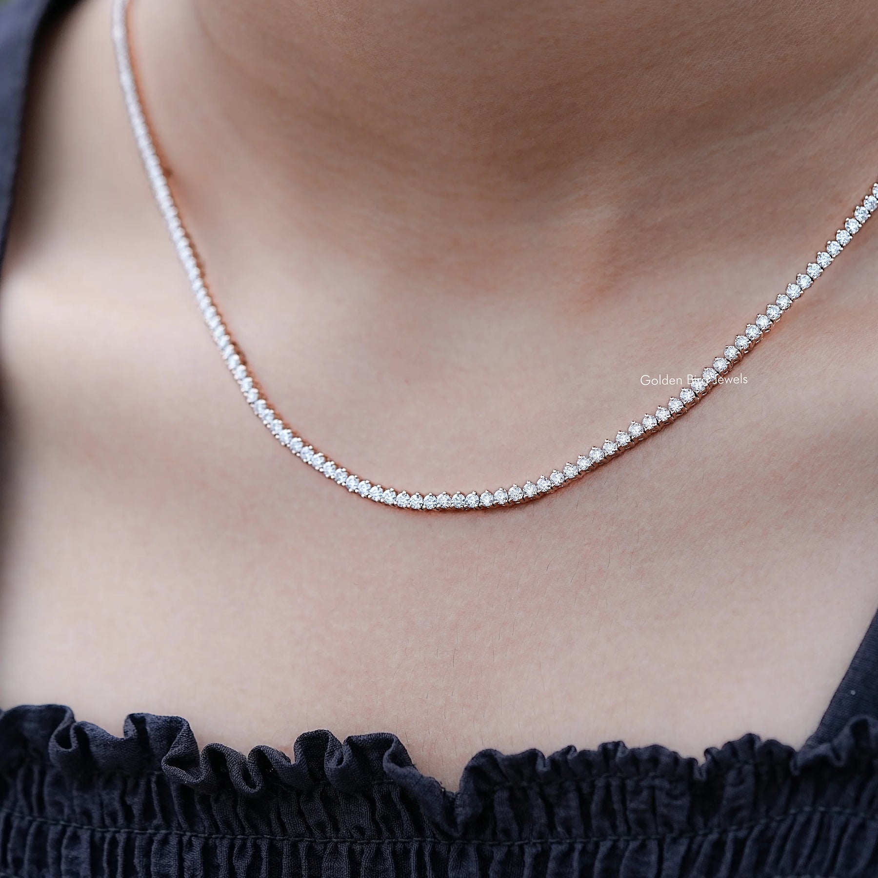 Detailed View of Round Cut Moissanite Pendant