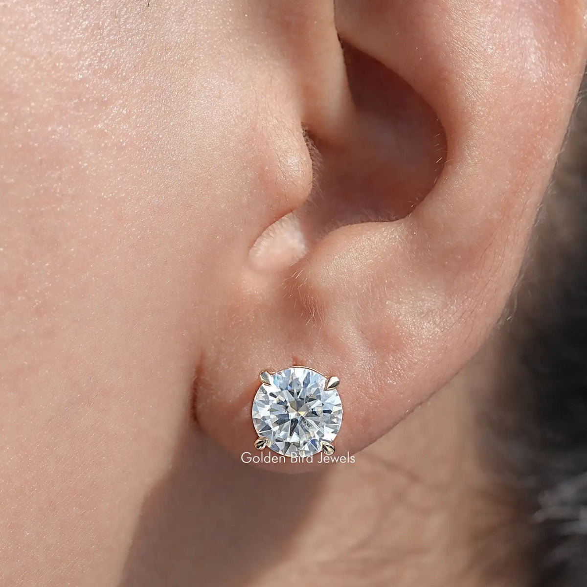 Round Shaped Moissanite Stud Earrings