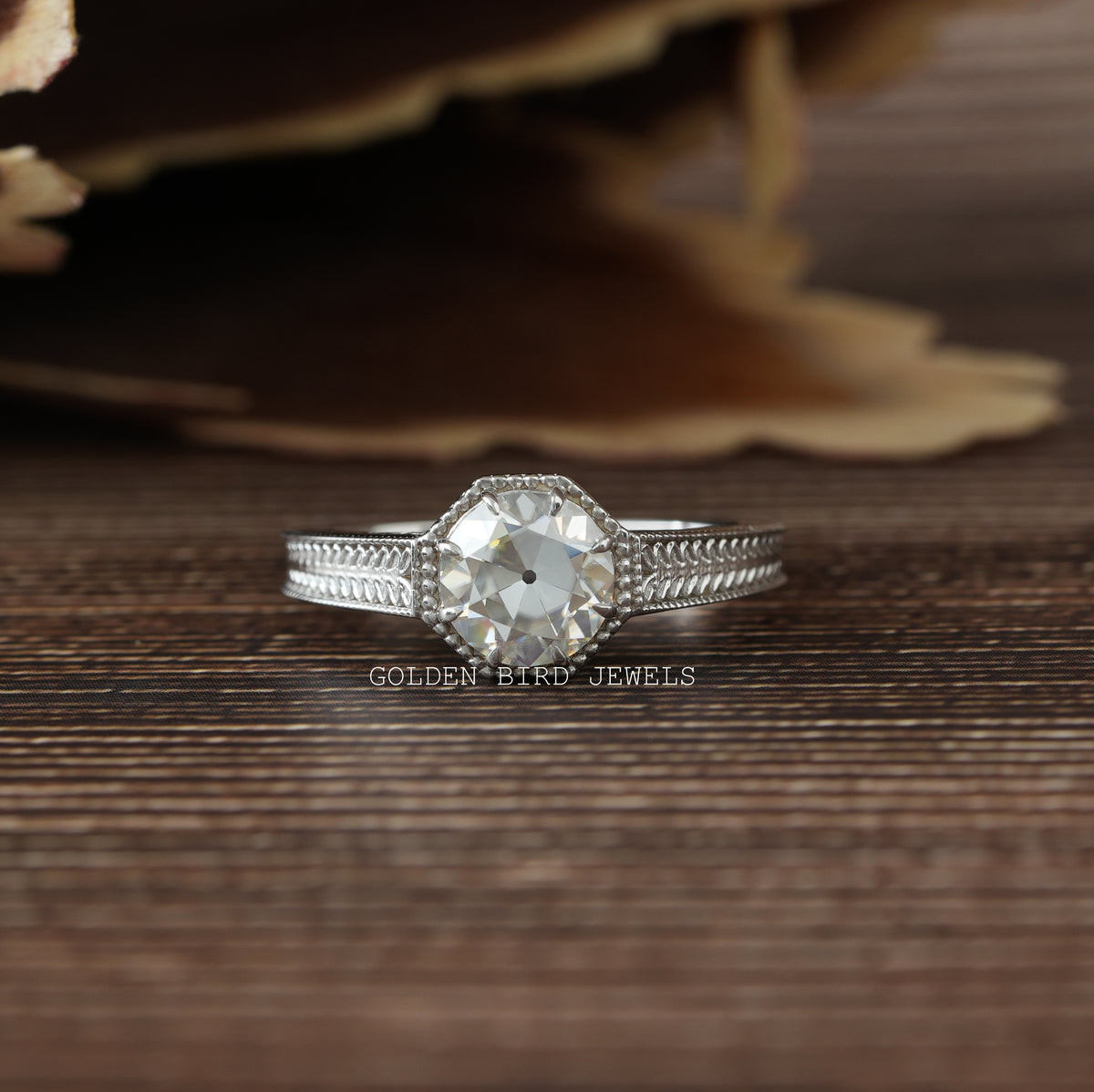 [Colorless Round Cut Moissanite Solitaire Vintage Ring]-[Golden Bird Jewels]