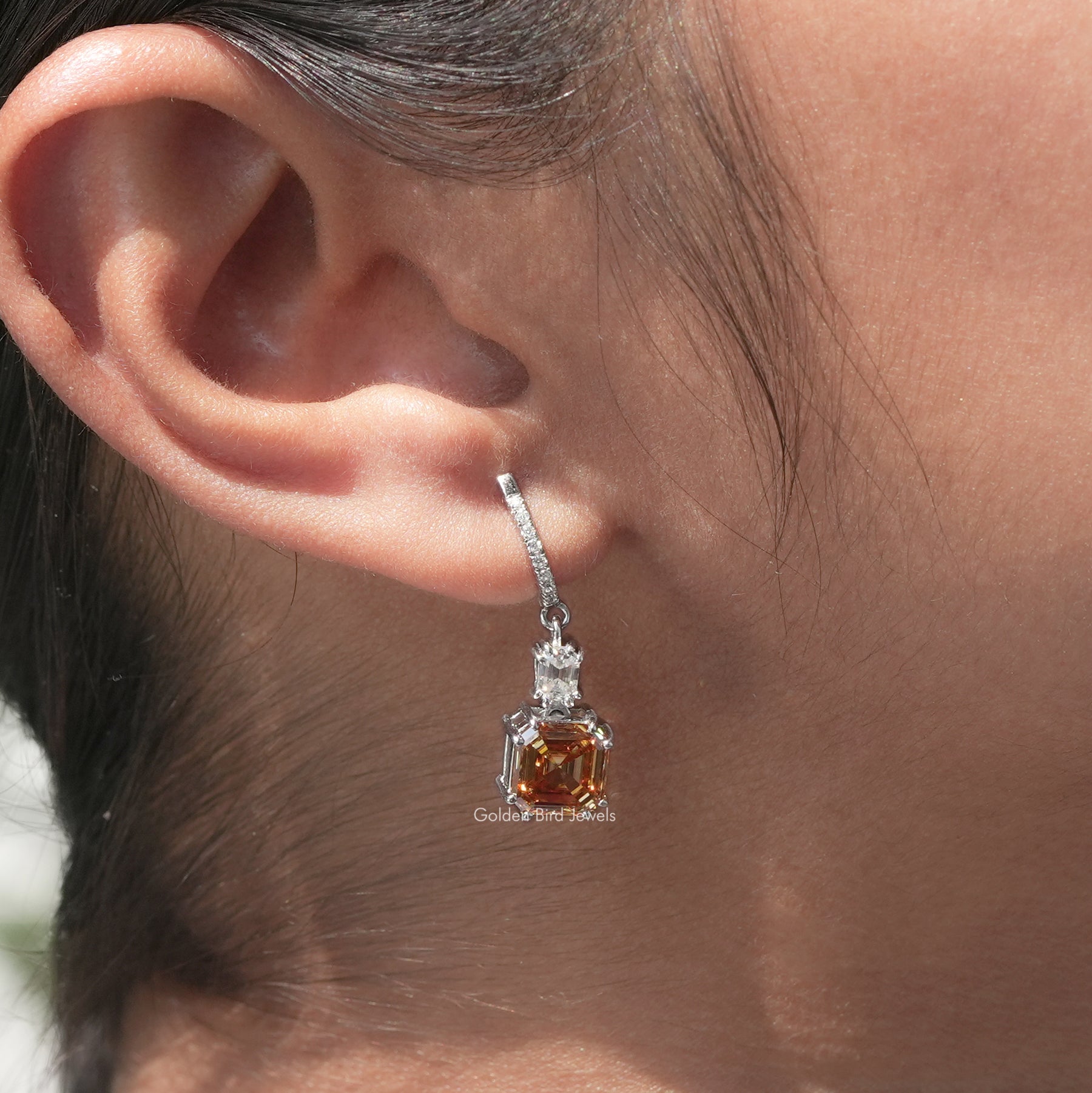 [Emerald and asscher cut dangle drop earrings made of round cut stones]-[Golden Bird Jewels]
