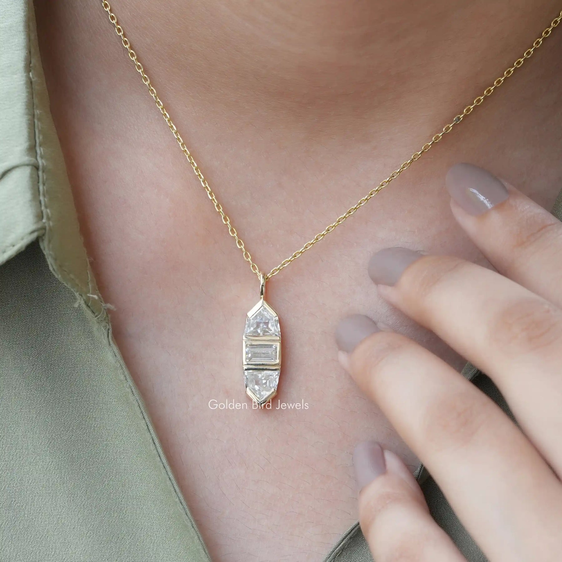 [This baguette cut moissanite pendant made of vvs clarity]-[Golden Bird Jewels]