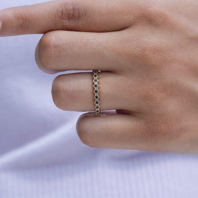 In finger front view of black round cut band