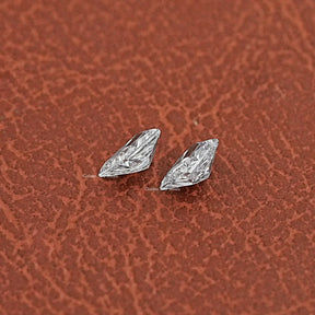 Detailed View Of Brilliant Trapezoid Cut Loose Diamond Matching Pair