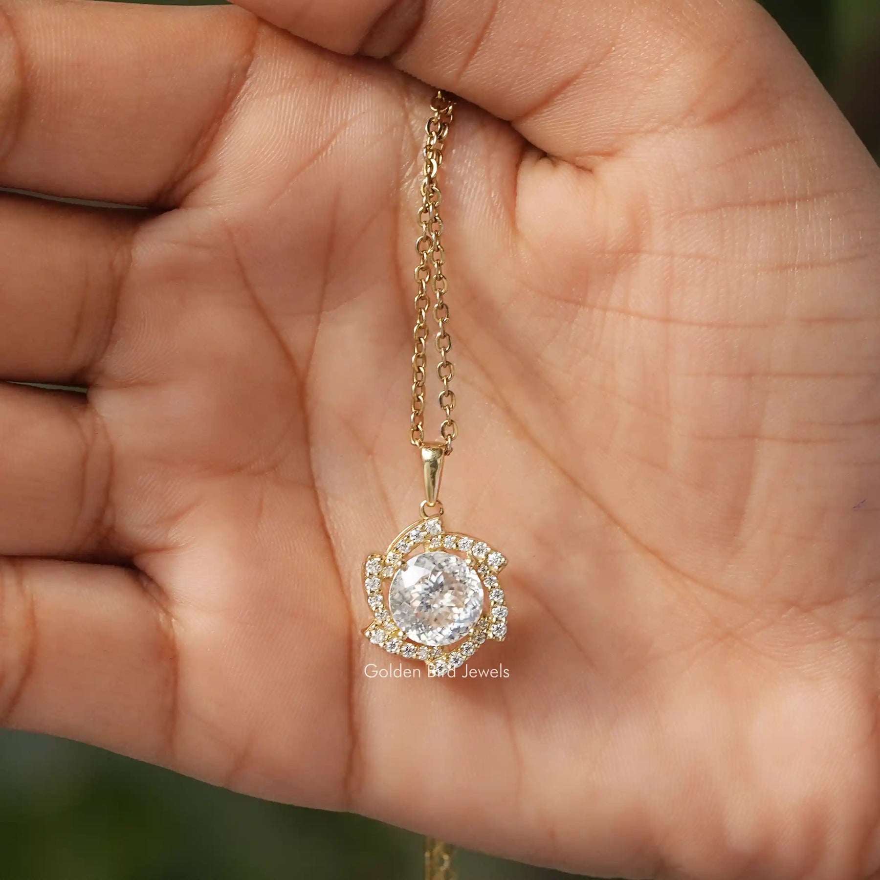 [This colorless portuguese cut moissanite pendant made of vvs clarity]-[Golden Bird Jewels]