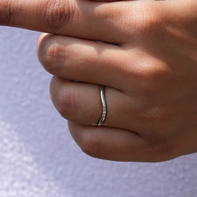 [Moissanite Round Cut Curved Band]-[Golden Bird Jewels]