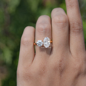 Crushed Ice Oval And Round Cut Moissanite Toi Et Moi Ring