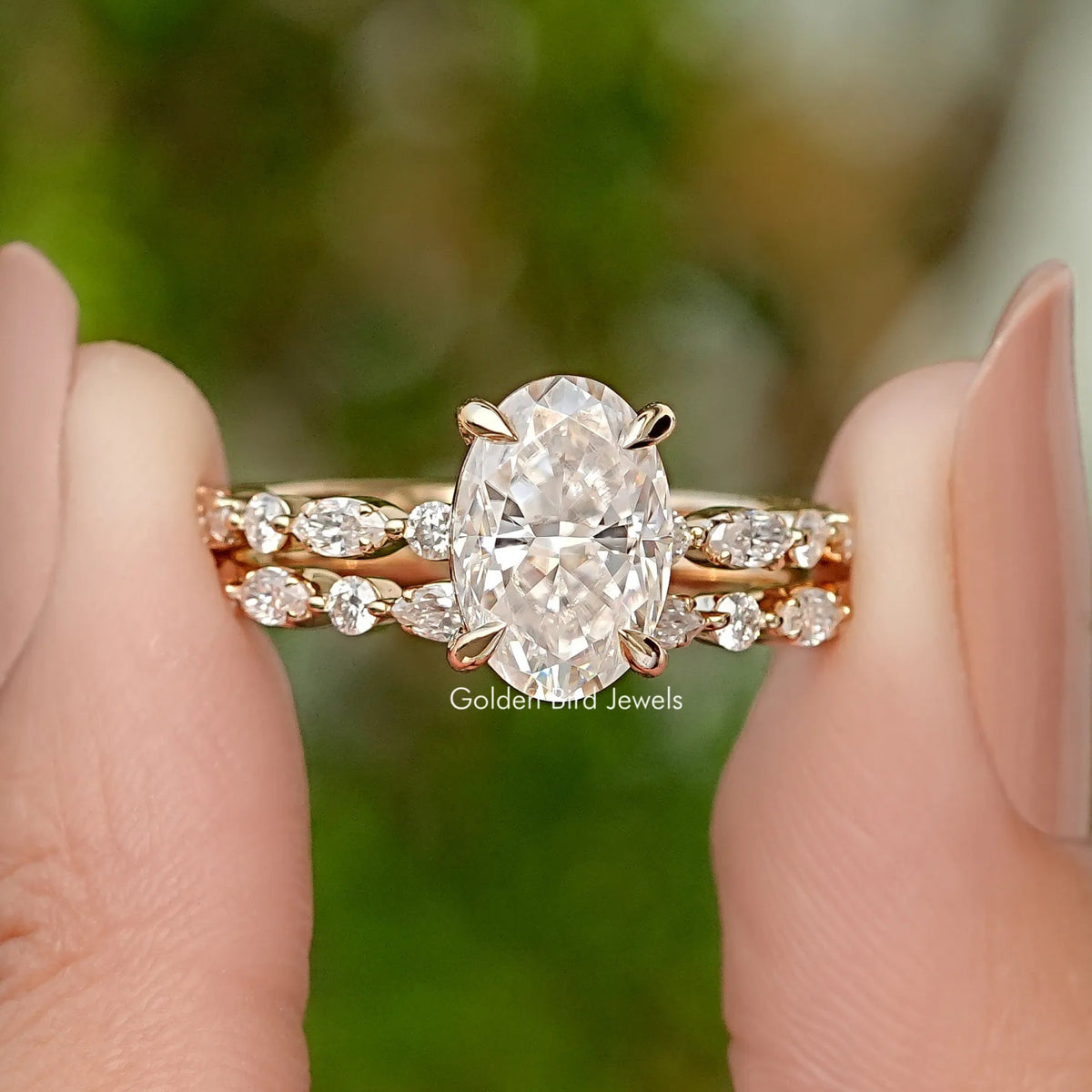 Crushed Ice Oval Cut Moissanite Bridal Ring Set