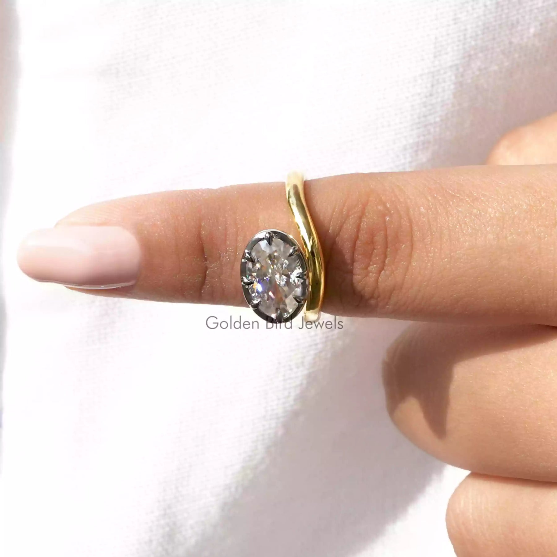 [Prong Setting Crushed Ice Oval Moissanite Engagement Ring]-[Golden Bird Jewels]