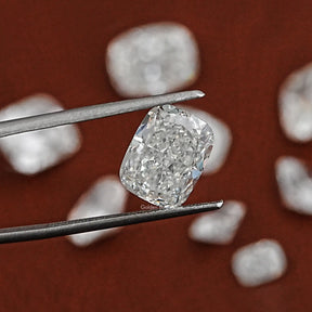 Twijer hold In Elongated Cushion Cut Loose Diamond