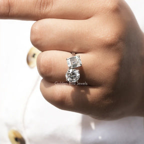 Detailed View of Emerald And Round Moissanite Toi Et Moi Ring In White Gold