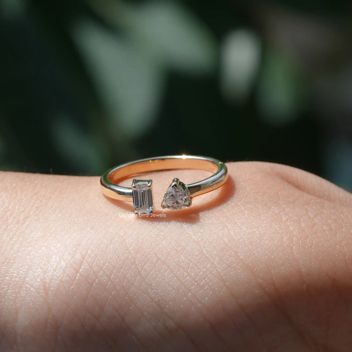 Emerald And Triangle Cut Moissanite Toi Et Moi Ring
