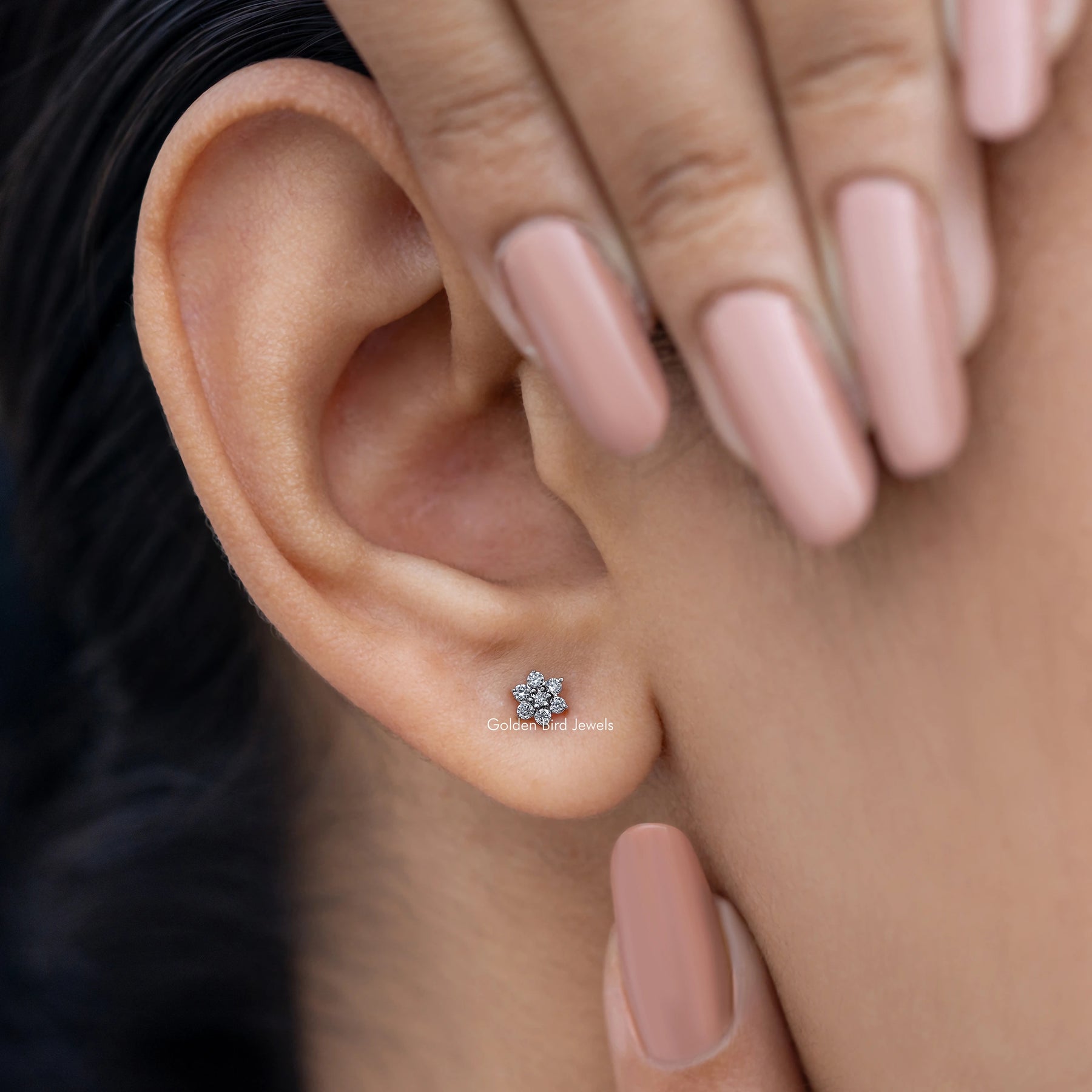 Floral-shaped diamond stud earring