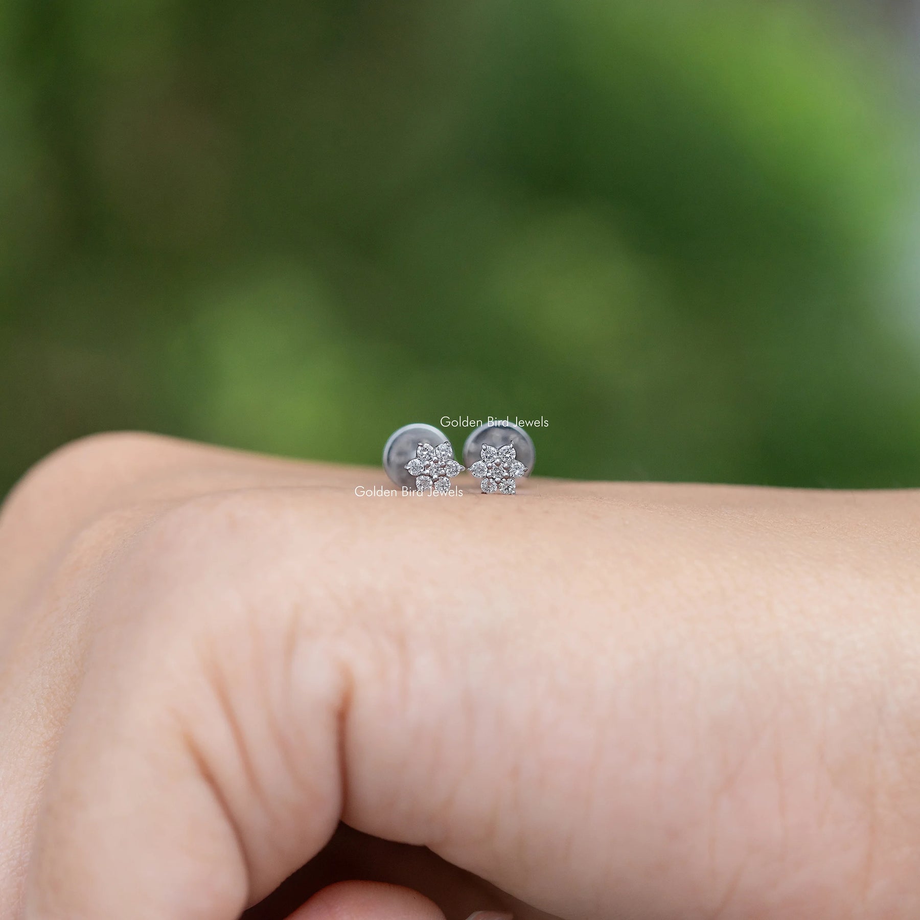 Floral-shaped diamond stud earring