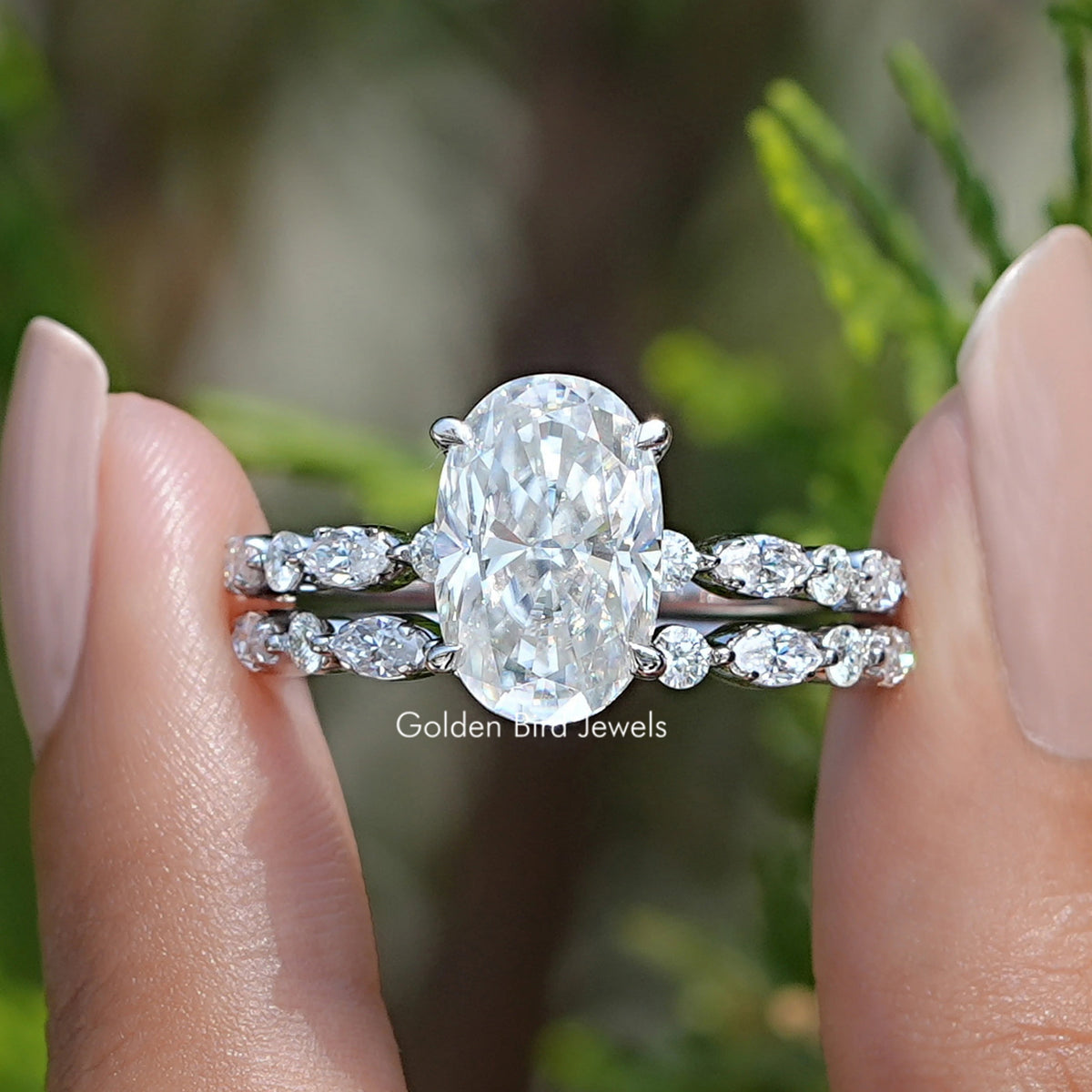 Crushed Ice Oval Cut Moissanite Bridal Ring Set