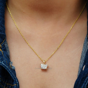 [This moissanite pendant made of butterfly cut and yellow gold]-[Golden Bird Jewels]