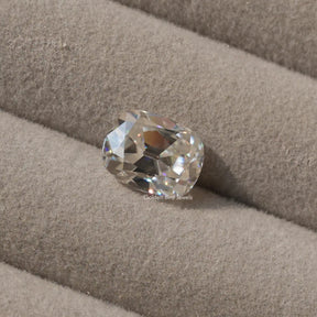 [Near colorless cushion cut loose stone made of vvs clarity]-[Golden Bird Jewels]