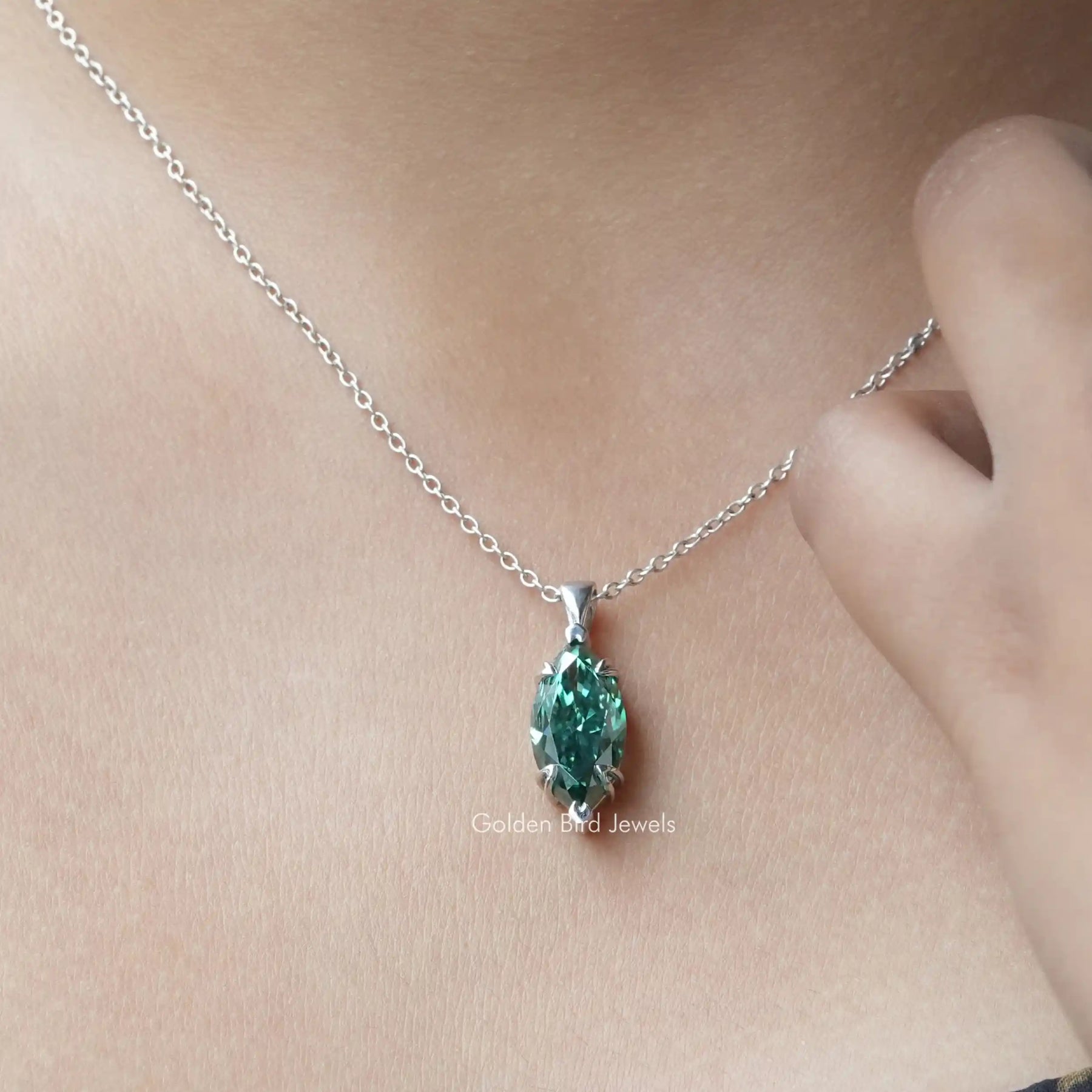 [White gold green marquise cut solitaire pendant made of vs clarity]-[Golden Bird Jewels]