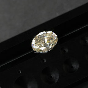 [Oval cut off white moissanite made of VVS clarity]-[Golden Bird Jewels]