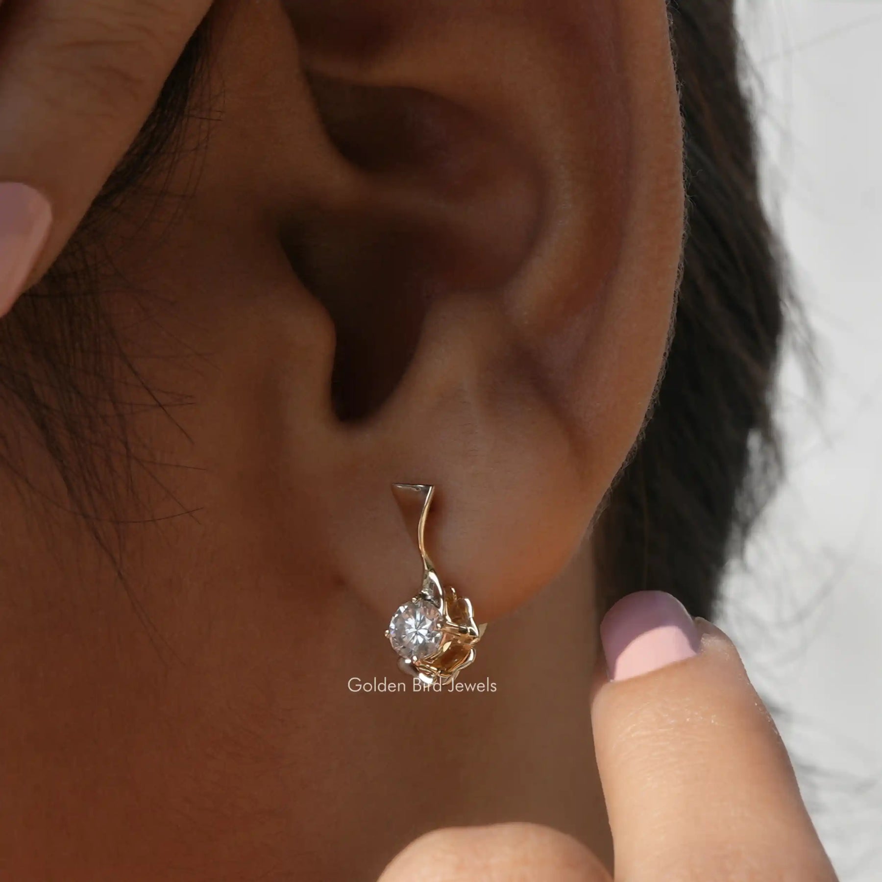 [This round cut earrings made of colorless]-[Golden Bird Jewels]