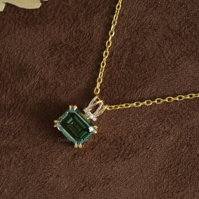 [This emerald cut moissanite pendant made of double prong setting]-[Golden Bird Jewels]