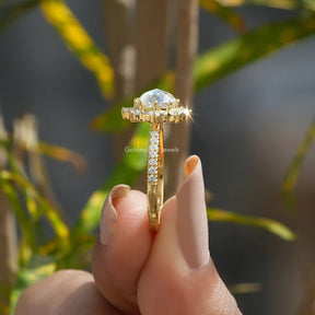 [This accent stone halo moissanite rose cut round wedding ring set made of yellow gold]-[Golden Bird Jewels]