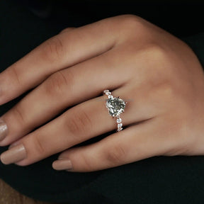 [Moissanite Engagement Ring Made Of Heart Cut Stonne & Round Cut Side Stones]-[Golden Bird Jewels]