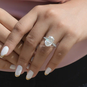 Oval Cut Moissanite Engagement Ring In Yellow Gold