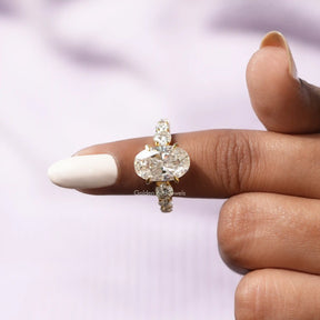 [This ring made of oval and round cut moissanite ring]-[Golden Bird Jewels]