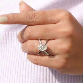 [This oval cut moissanite ring made of colorless color]-[Golden Bird Jewels]