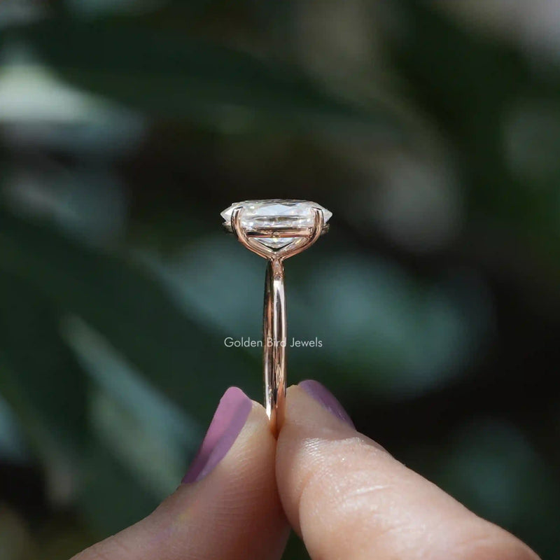 Crushed Ice Oval Cut Moissanite Ring