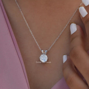 In neck front view of portuguese cut white gold pendant