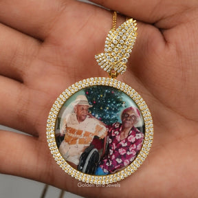 Detailed view of moissanite customizable pendant