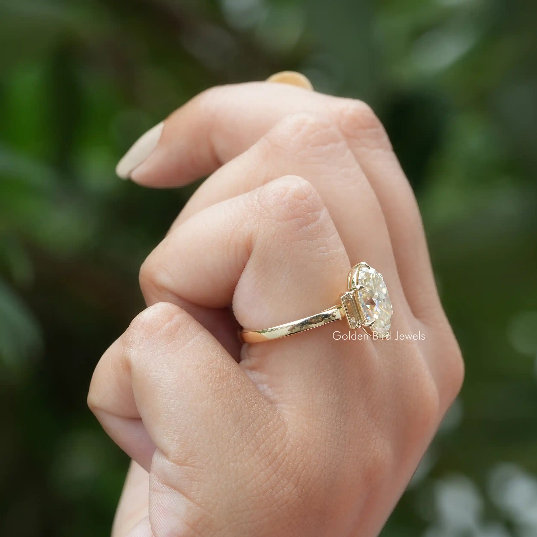 [Moval Cut Moissanite 3 Stone Engagement Ring]-[Golden Bird Jewels]