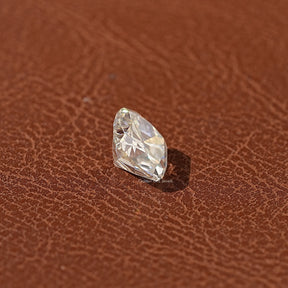 [Near Colorless Cushion Cut Stone]-[Golden Bird Jewels]
