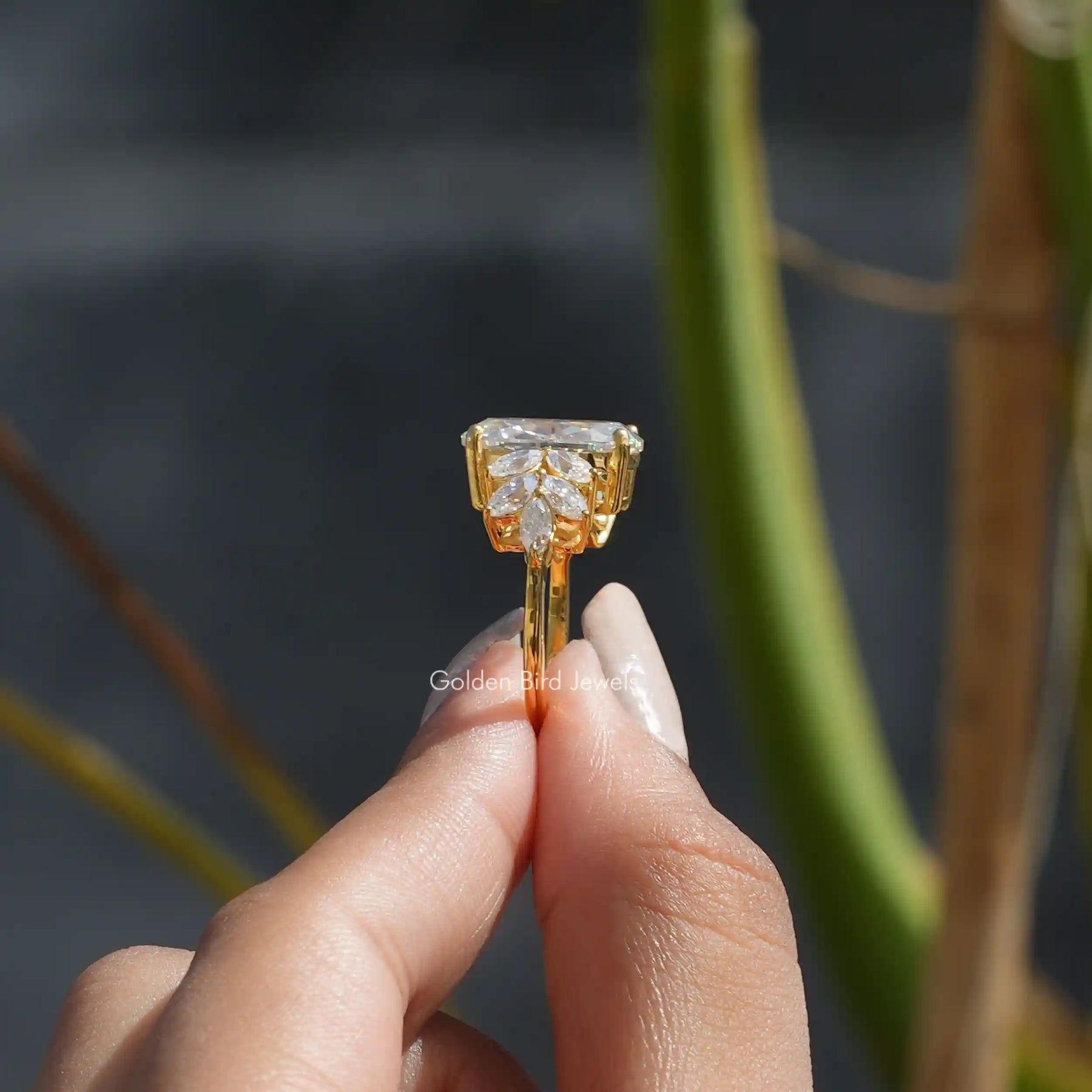 [Cluster Oval Cut Moissanite Vintage Style Engagement Ring]-[Golden Bird Jewels]