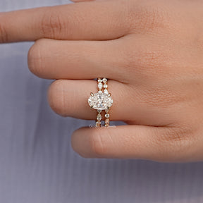 Crushed Ice Oval Cut Moissanite Bridal Ring Set