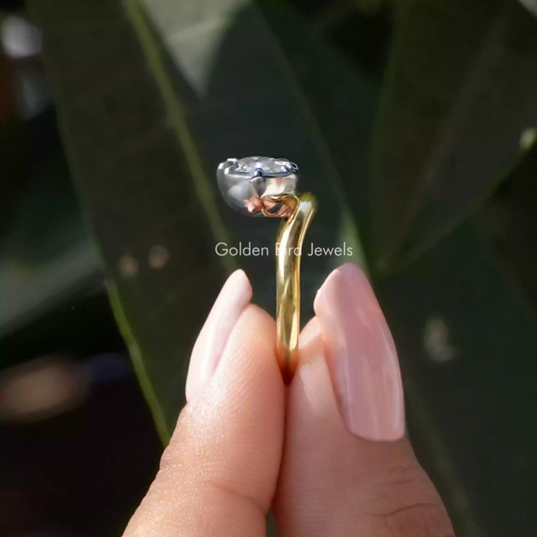 [Crushed Ice Oval Cut Moissanite Ring]-[Golden Bird Jewels]