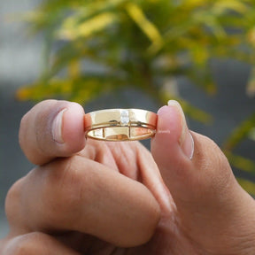 [Oval cut moissanite men's ring made of bezel set & yellow gold]