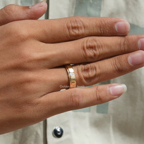 [Oval cut moissanite men's ring made of bezel setting]