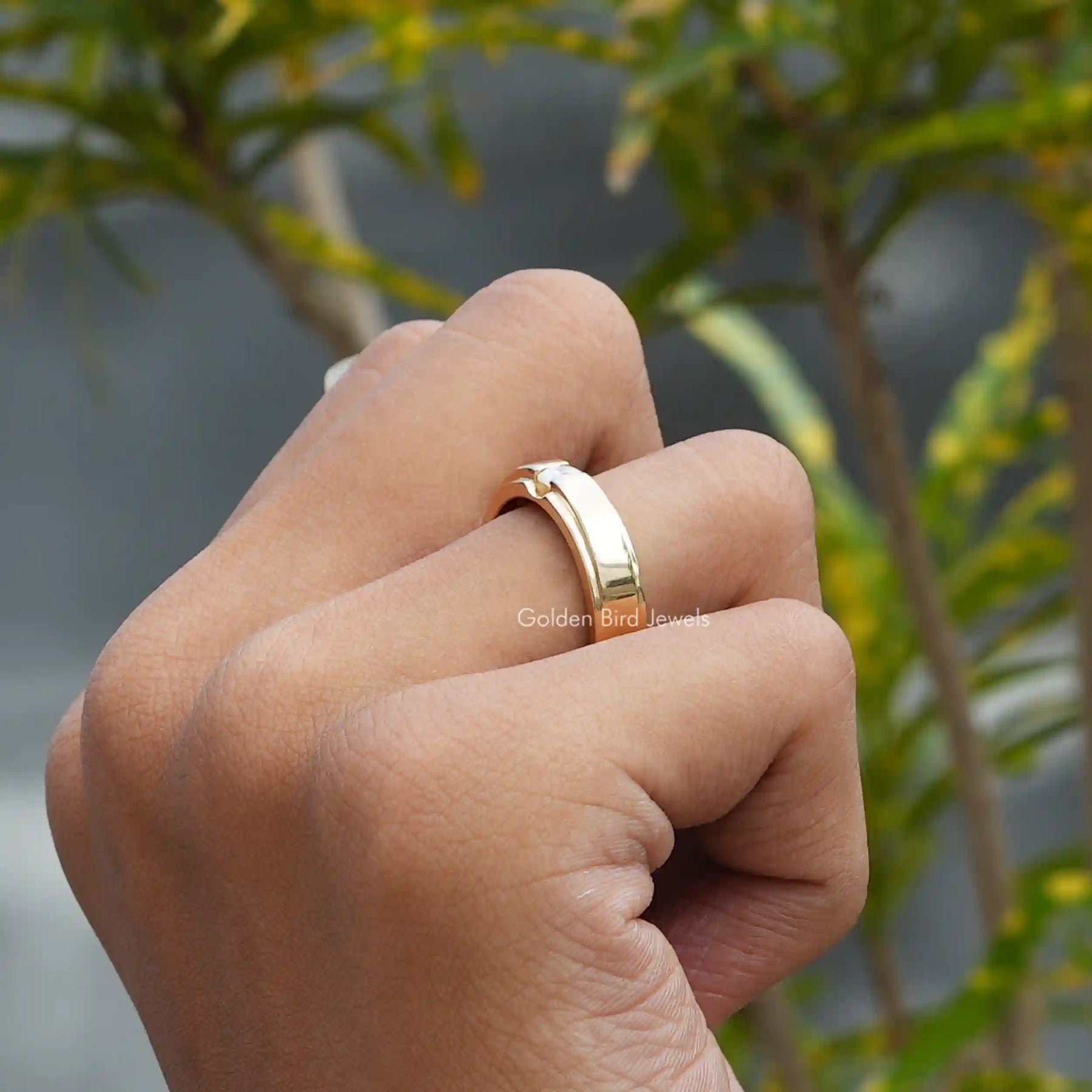 [This men's ring crafted with yellow gold & bezel set with plain band]