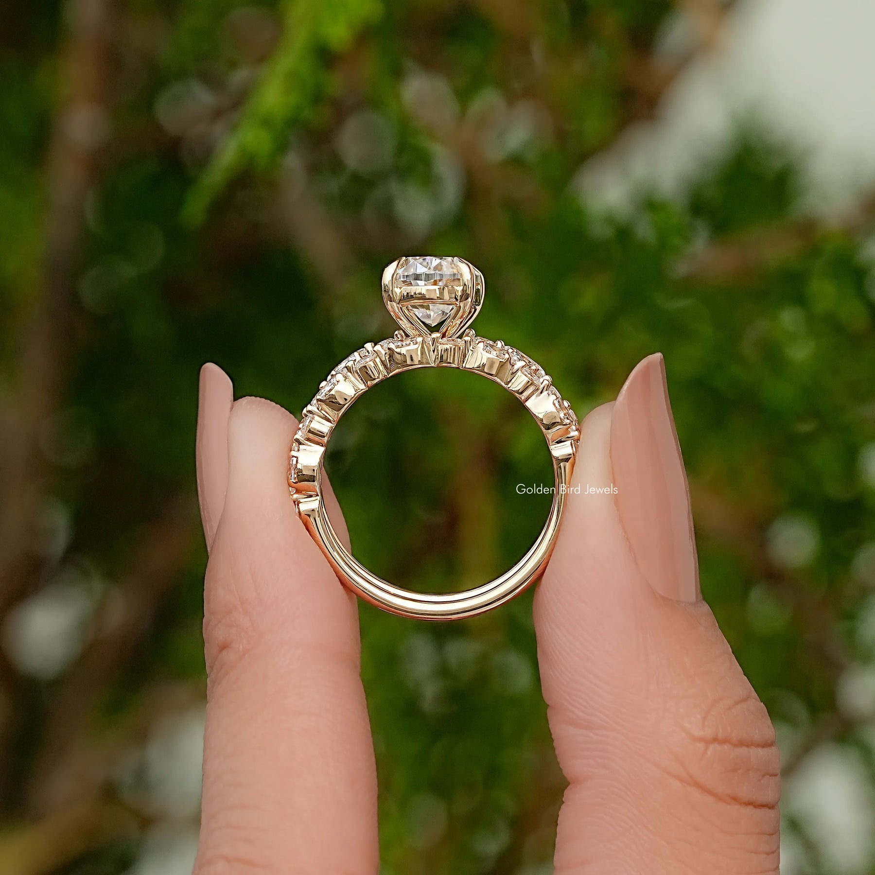 Crushed Ice Oval Cut Moissanite Bridal Ring Set