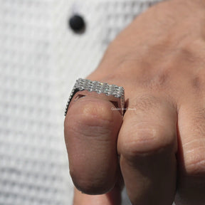 Detailed View Of Round Cut Diamond Men's Ring In White Gold