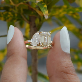 Pear And Emerald Moissanite Toi Et Moi Ring