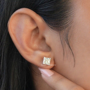 [This princess cut moissanite stud earrings made of white gold]-[Golden Bird Jewels]